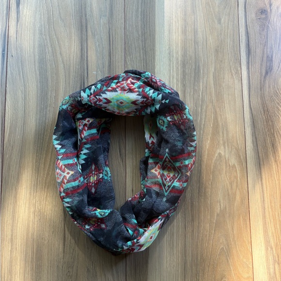 Aztec Patterned Infinity Scarf - Picture 2 of 3